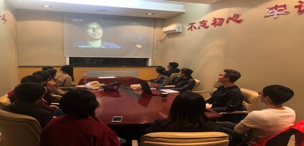 图3  学生党员和入党积极分子观看节目